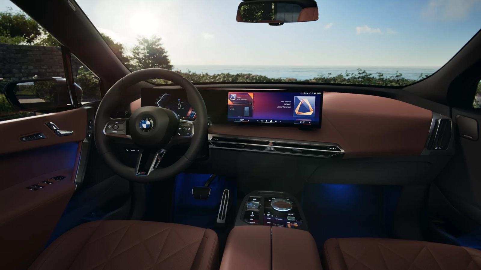 BMW iX — image 4