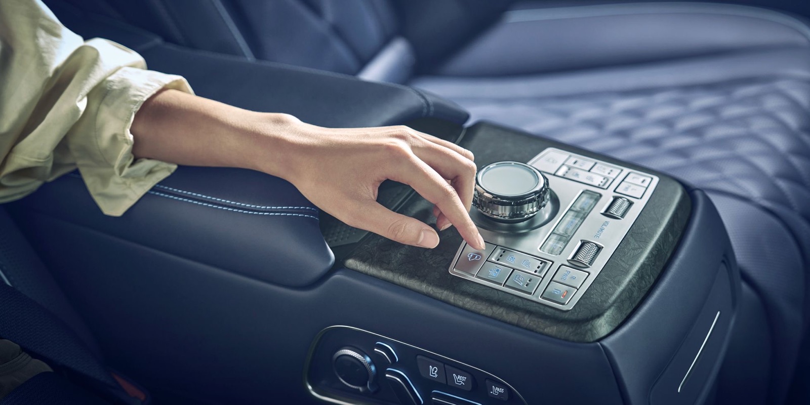 Genesis G80 EV — image 2