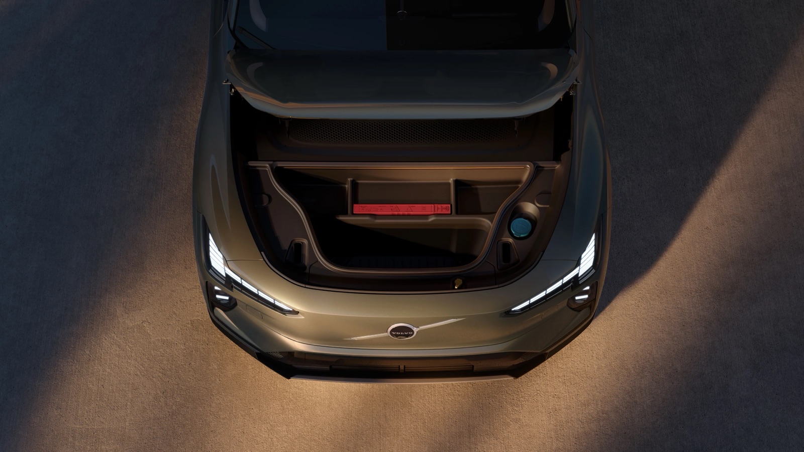 Volvo EX60 — image 9